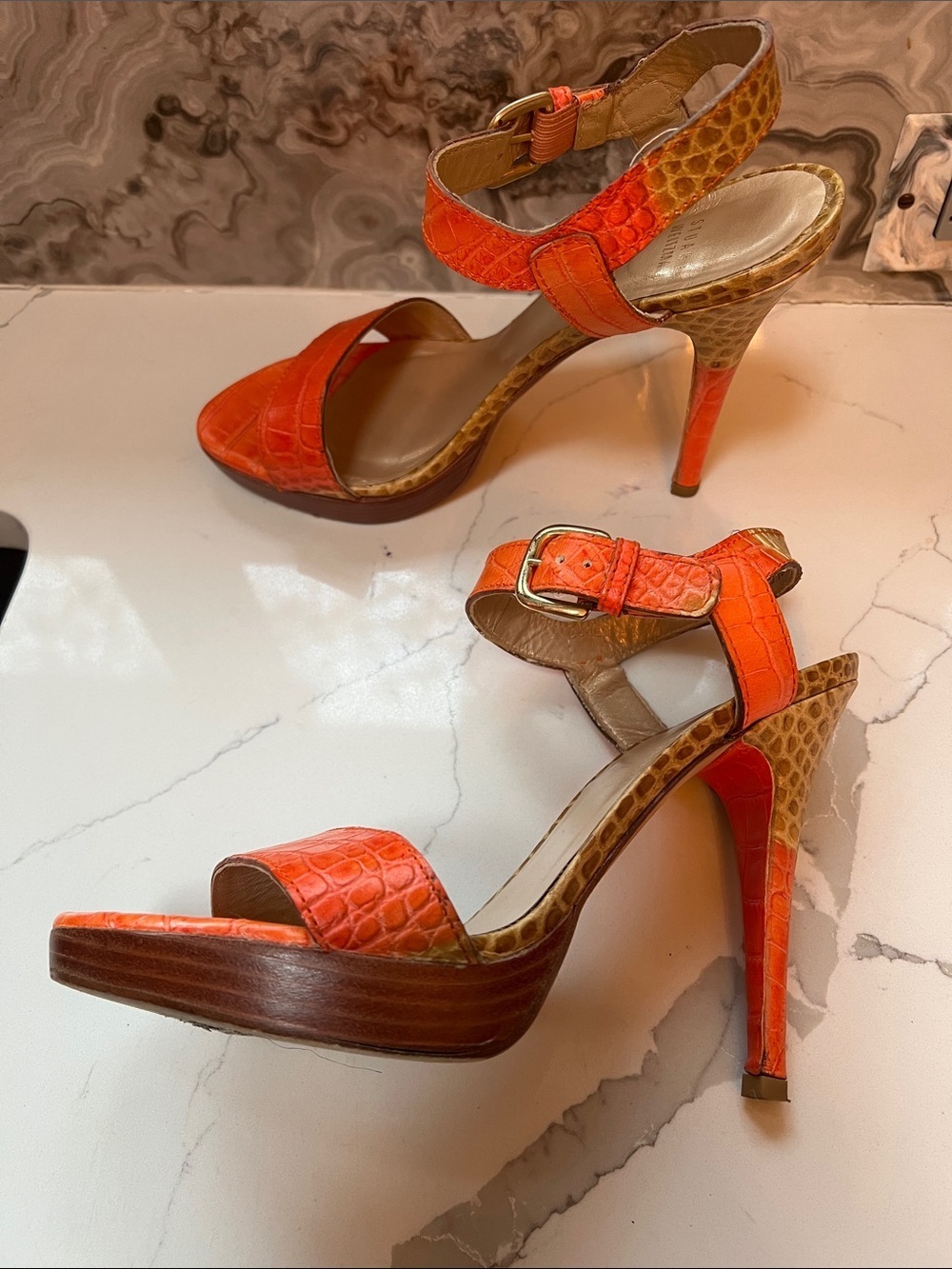 Stuart Weitzman Sz 9.5M Orange Beige Croc Embossed Leather Heel Sandals